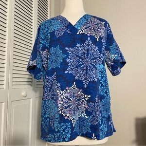 UA Scrubs Winter Snowflakes Women's 2-Pocket V-Neck Print Top Large L Holiday